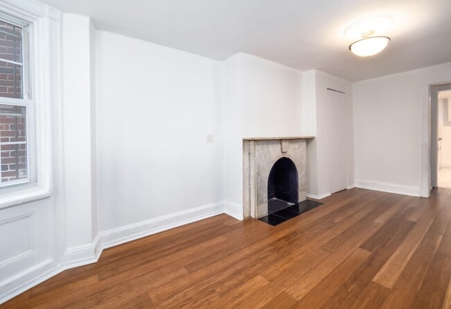 Photo - 491 Mercer St