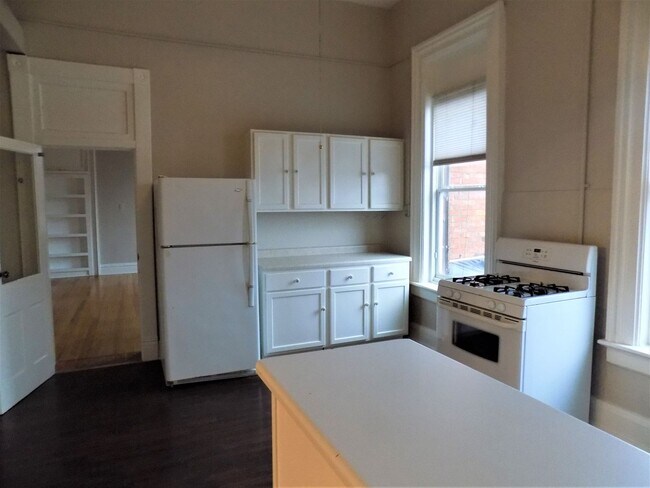 Photo - 56 E Burlington Ave Unit Apt. 03