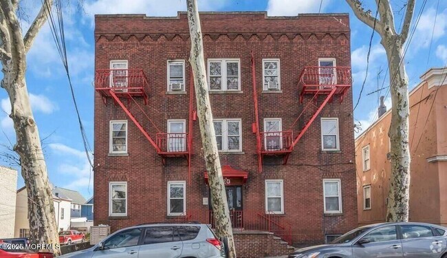 Building Photo - 720 Cortlandt St Unit Apt 10