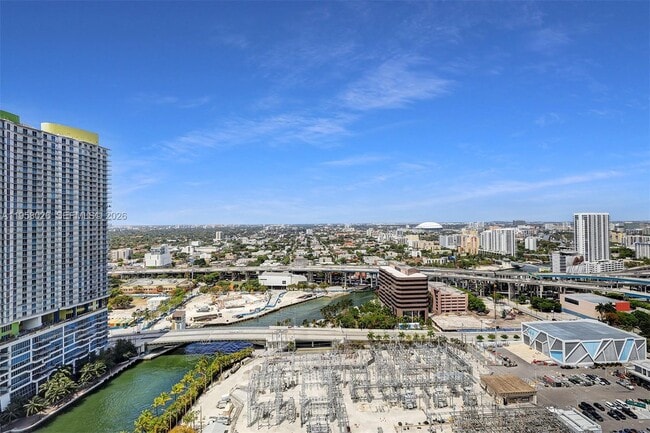 Building Photo - 92 SW 3rd St Unit 3108