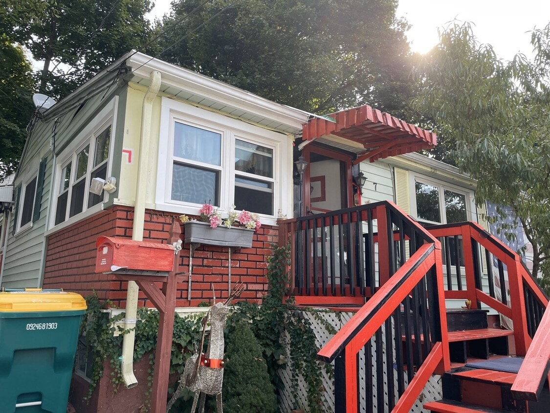 Photo - 7 Boline Pl (Woburn, MA)