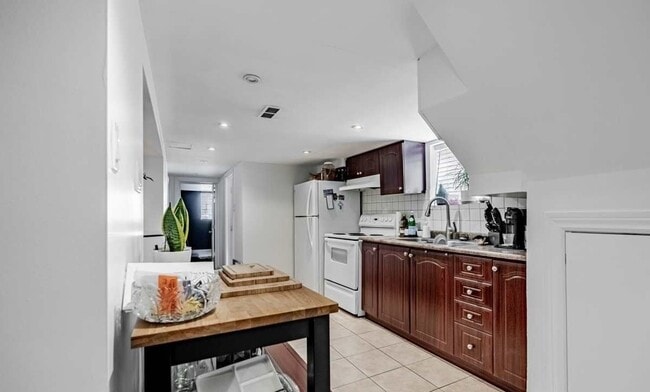 Photo - 32 Strader Av Unit Lower Level