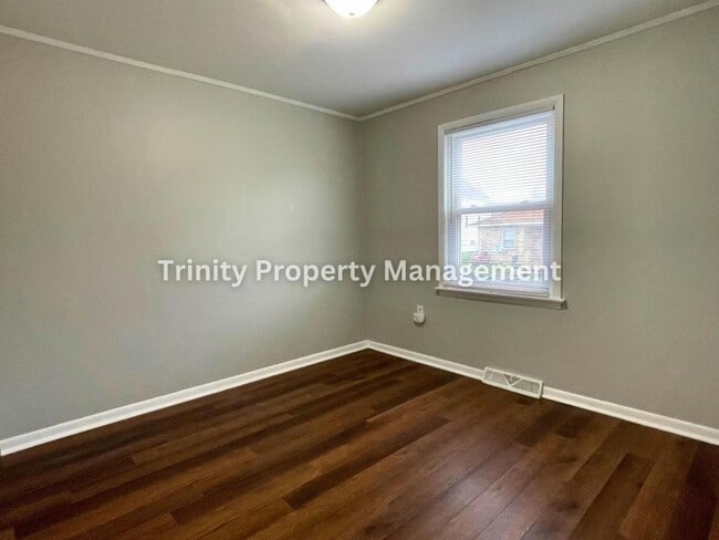 Photo - 2010 1/2 Hamill Ave