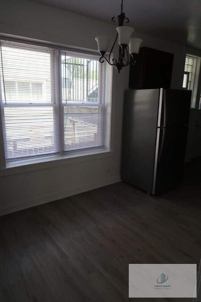 Photo - 5039 N Springfield Ave Unit 5045-1A
