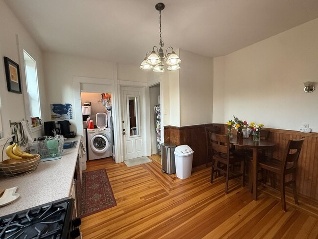 Building Photo - 119 Olive St Unit 2nd Floor