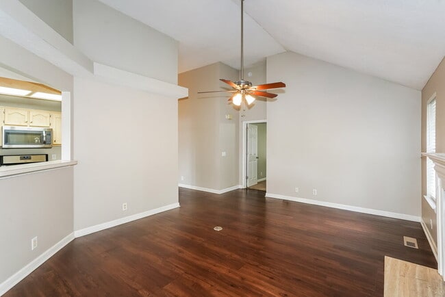 Photo - 914 Celeste Ct