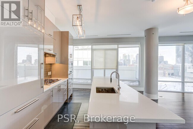 Photo - 29 Queens Quay E Unité 1101