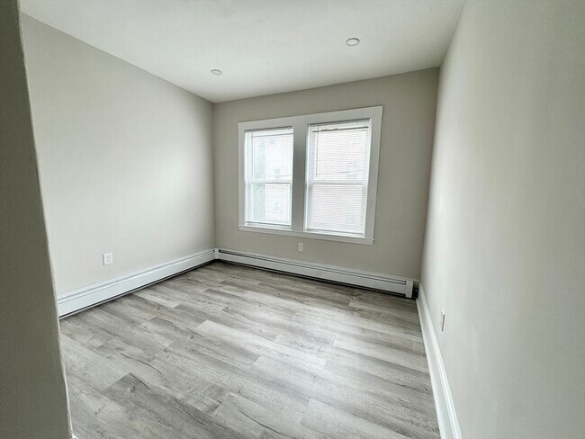 Photo - 57 Burrell St Unit 2