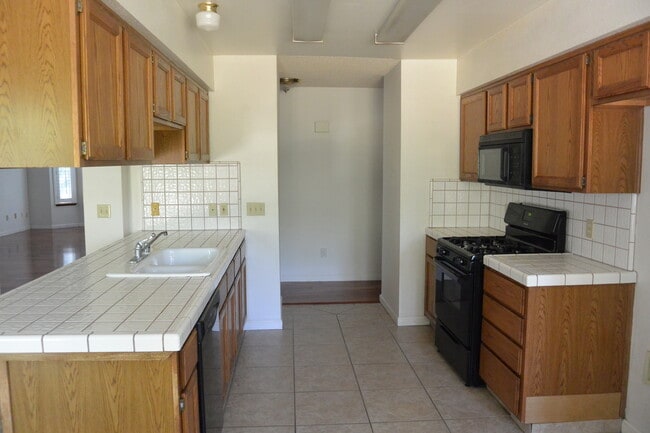 Photo - Nice home in great South West Visalia neighborhood in the El Diamante School District