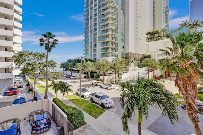 Photo - 505 NE 30th St Unidad 503 Rental