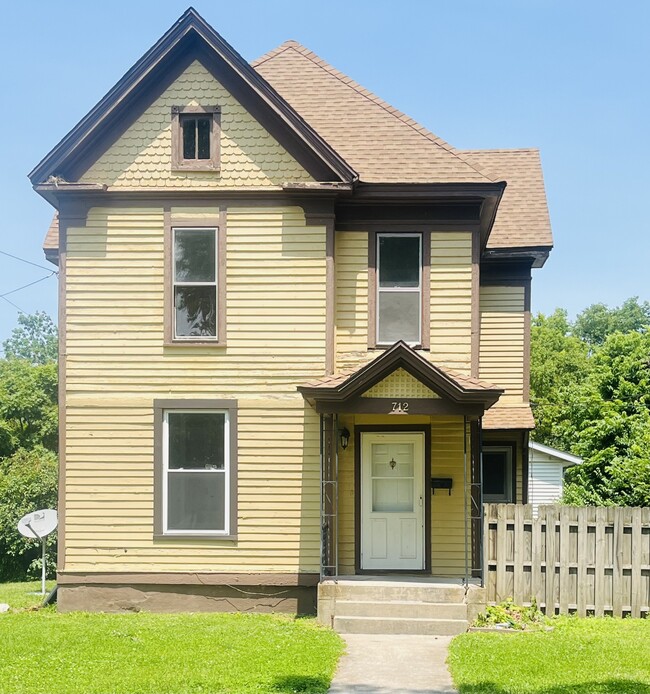 Photo - 712 W Douglas Ave Casa