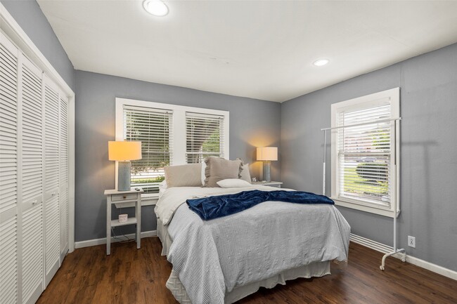 Building Photo - 5808 Community Dr