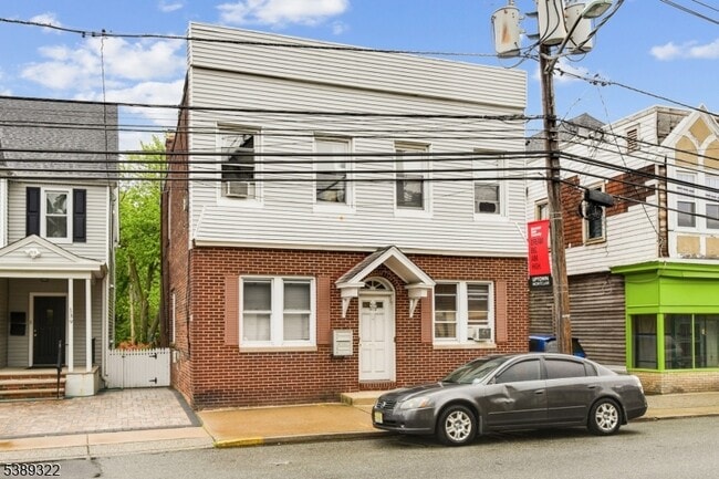 Building Photo - 137 Valley Rd Unit 2