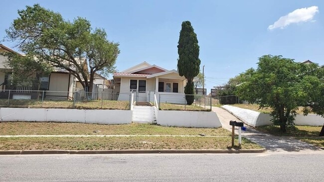 Photo - 1001 S Main St