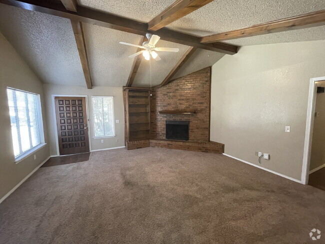 Building Photo - Quiet secluded duplex with great access to... Rental