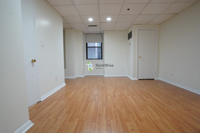 Photo - 62 Boylston St Unidad M20