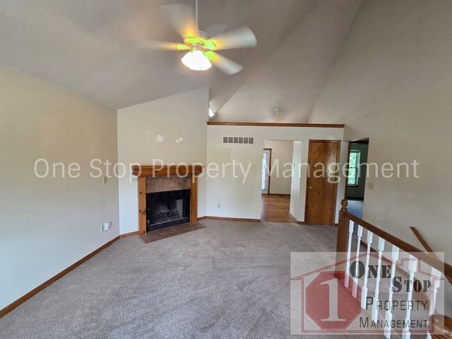 Photo - Spacious 3 bedroom, 2 bathroom duplex in Kansas City North!