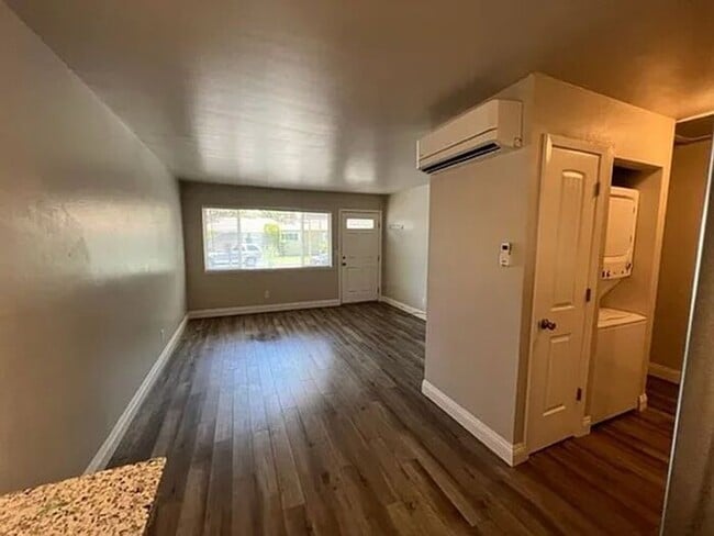 Photo - 410 W 9th St