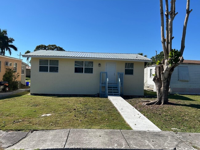 Building Photo - 371 Banyan Ave