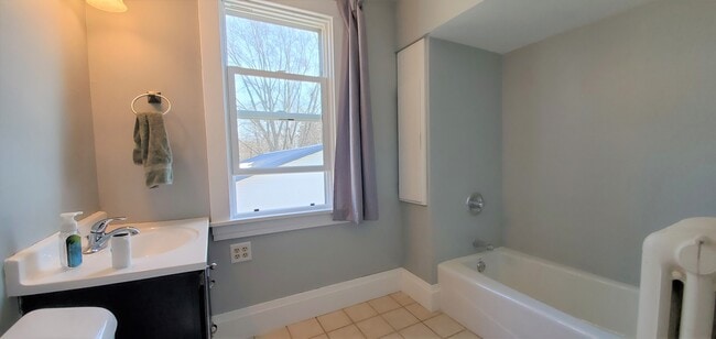 Photo - 332 E 5th St