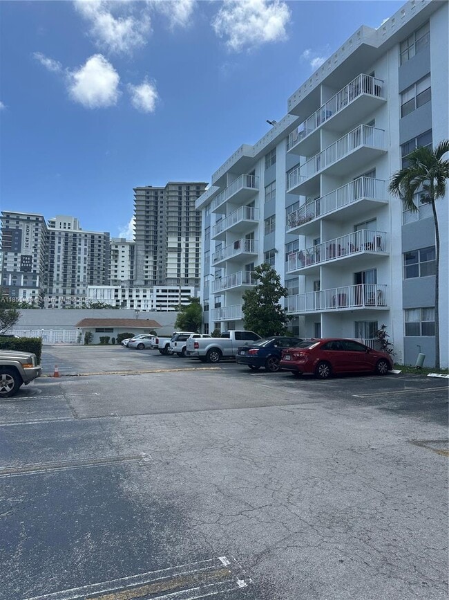Building Photo - 16465 NE 22nd Ave Unit 212 Rental