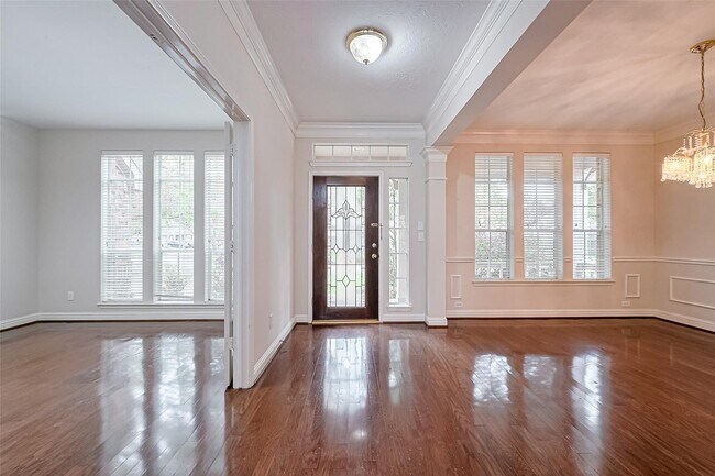 Photo - 5547 Cranston Ct
