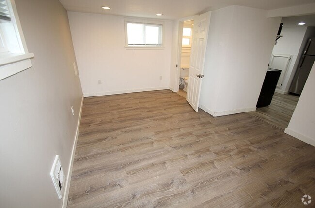 Building Photo - 7326 Triplex Unit 3 Rental