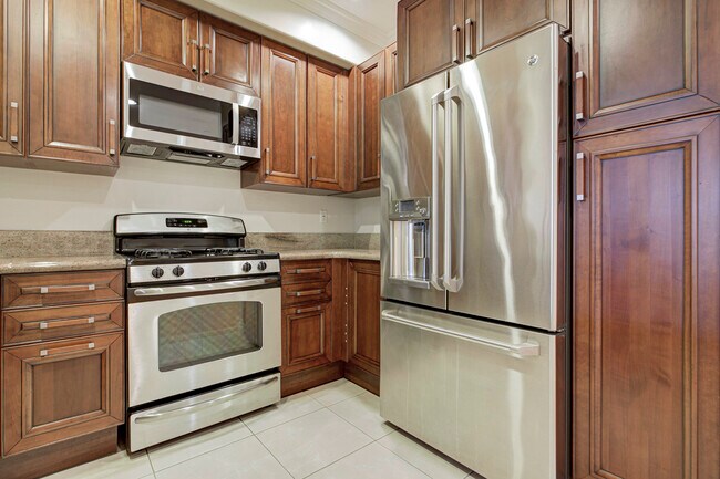 556 E Palm Ave Unidad 102