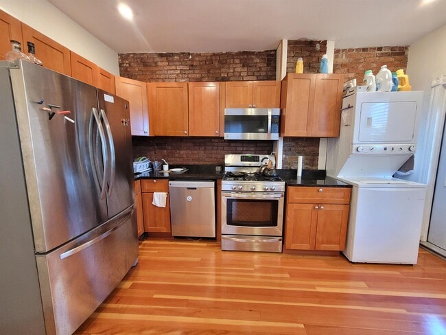 Building Photo - 3 Mark St Unit #2