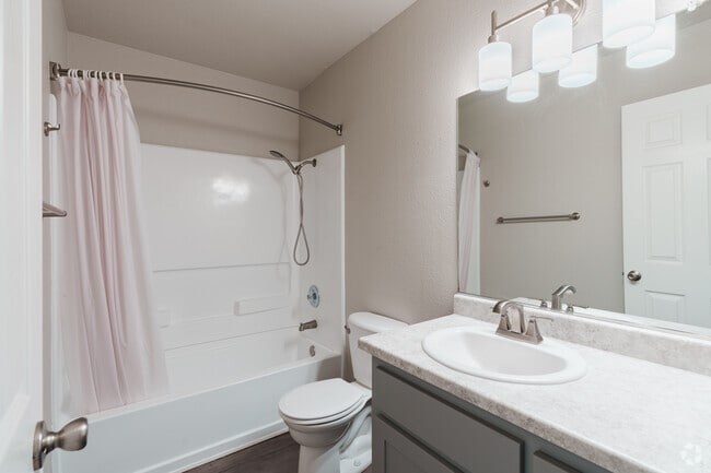 2BR, 1BA - 850SF - Bathroom