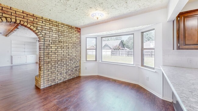 Photo - 4004 S Maple Ave