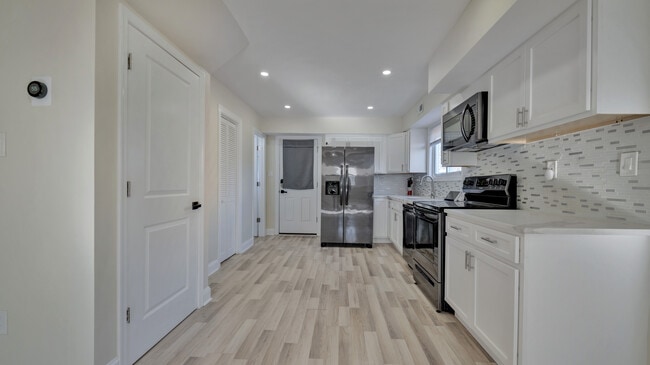 Photo - 5338 Jay St NE