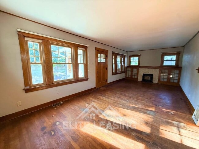 Photo - 326 SW Courtland Ave
