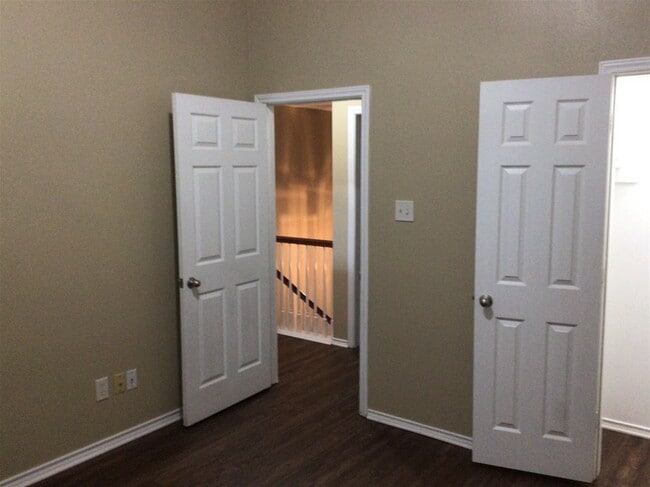 Photo - 2718 Lakecrest Way Dr