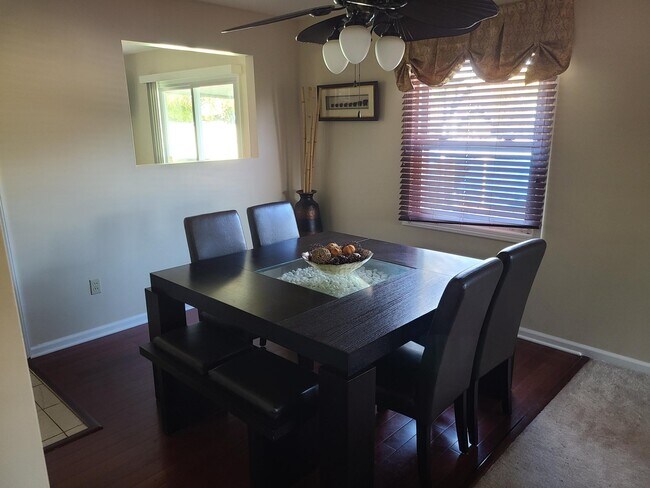 Dining area - 21 Montrose Ln