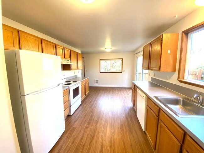 Photo - Bothell Duplex w/ Spacious Yard