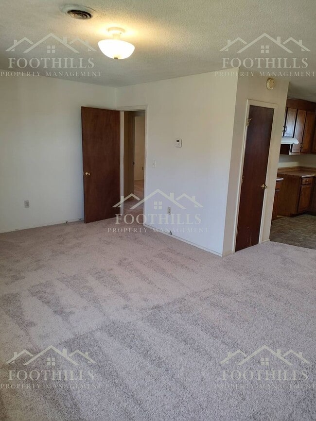 Photo - 105 Teakwood Dr