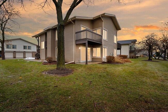 Building Photo - 1353 Kingsbury Dr