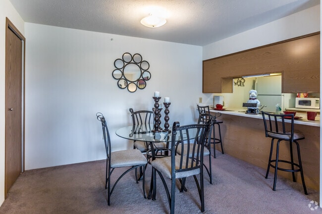 2HAB, 1BA - 960SF