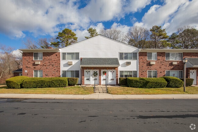 Brookwood on the Lake Apartments for Seniors