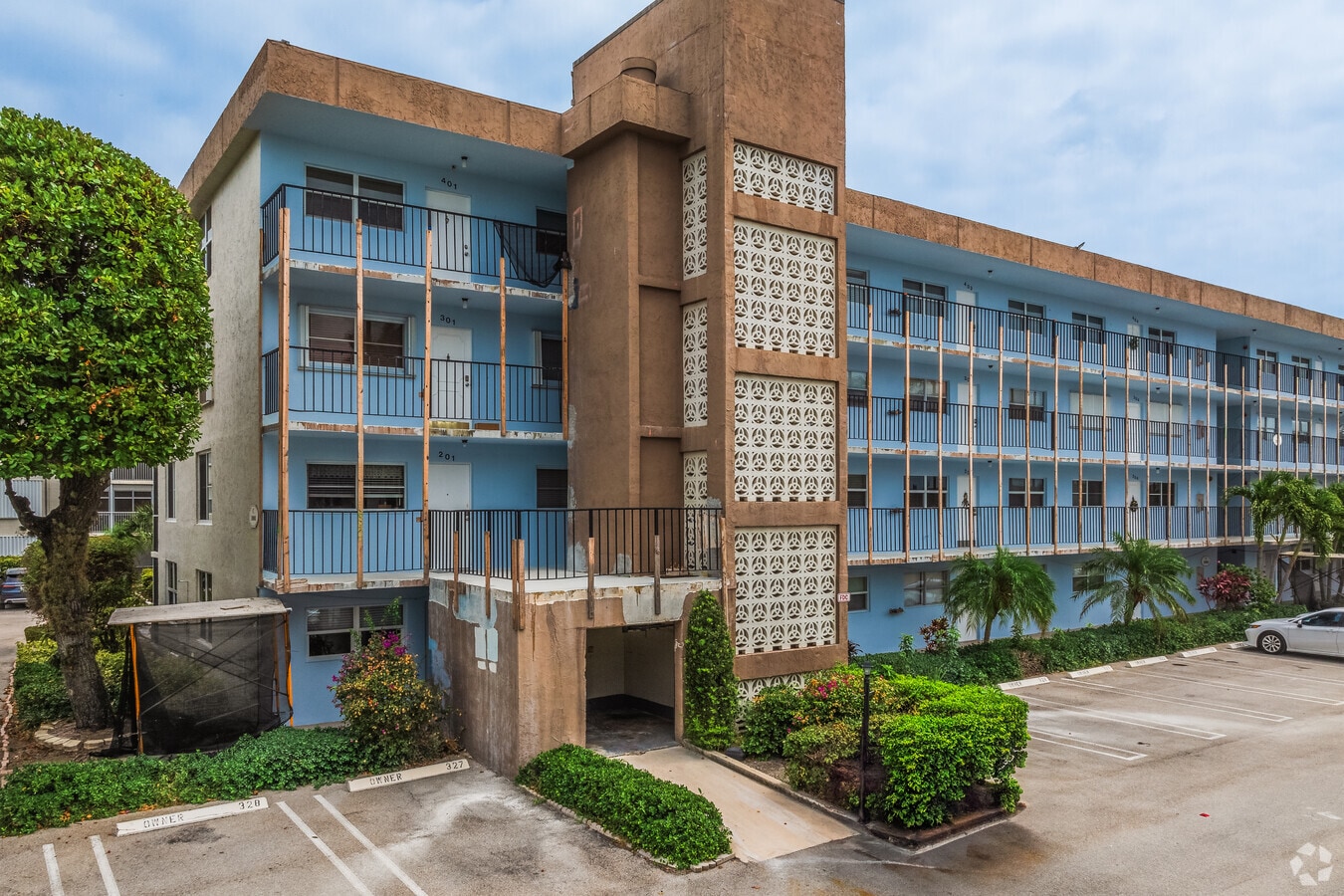 Entrada - Seagate of Gulfstream Condominiums