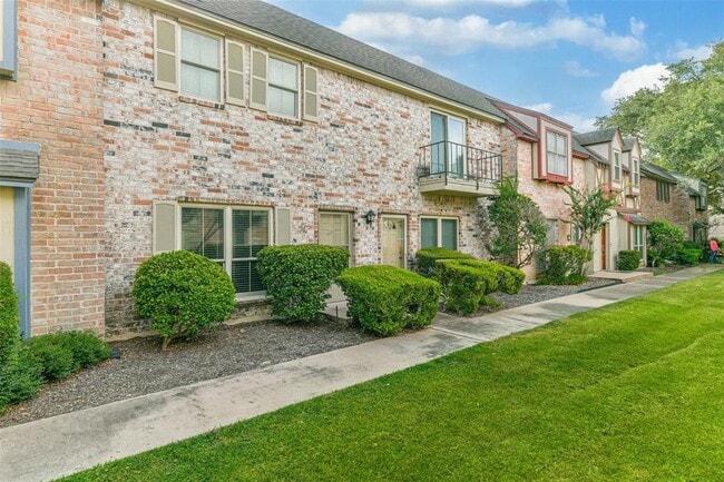 Building Photo - 14723 Barryknoll Ln Unit 96