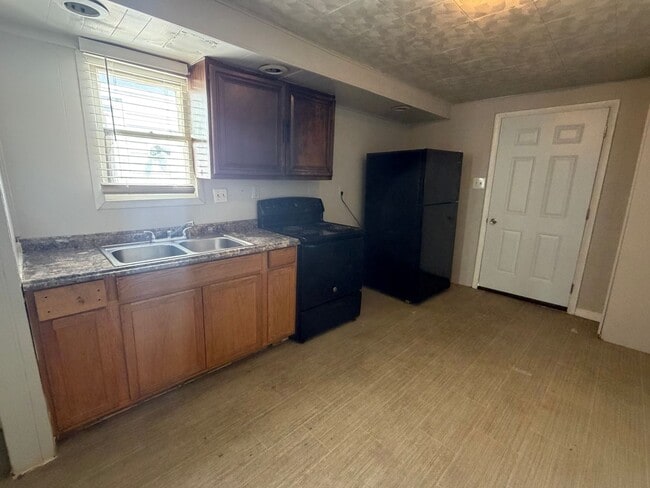 Photo - 2 Bedrooms House w/ Large Yard!