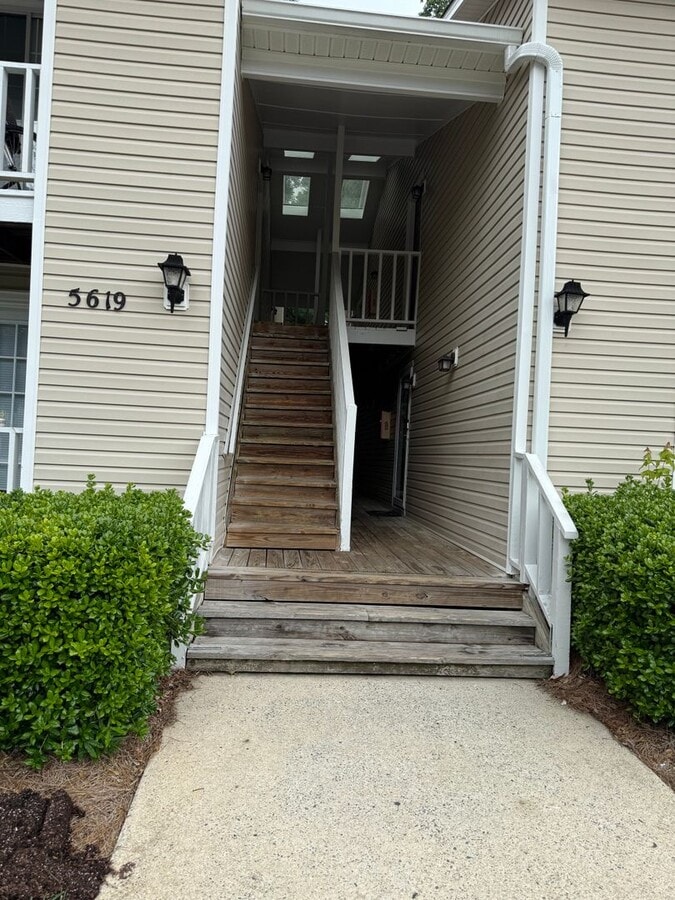 Available - Available Casa