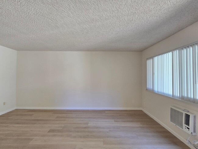 Photo - 935 Azure St Unit 06