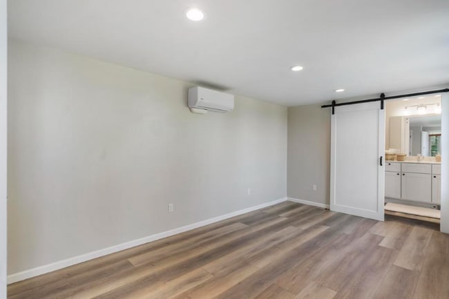 Photo - 120 E Lake St Unit 2