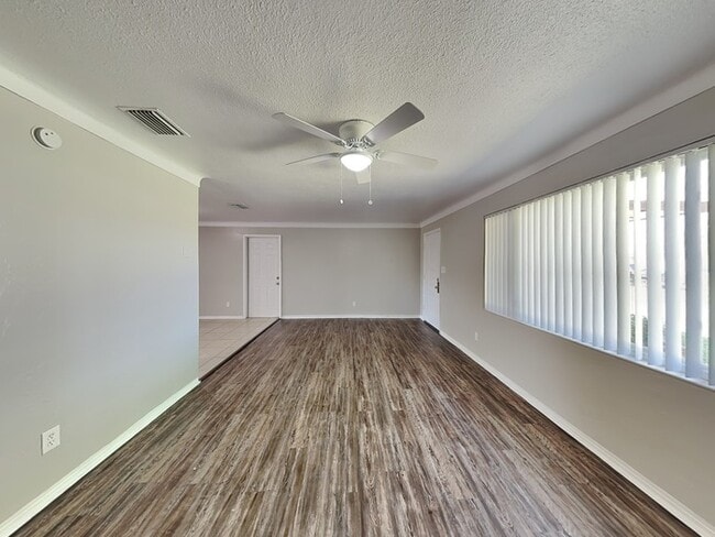 Photo - 5930 12th St S