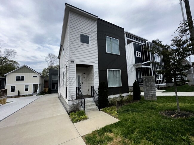 Building Photo - Modern 3-Bedroom Home in the Heart of Buen...