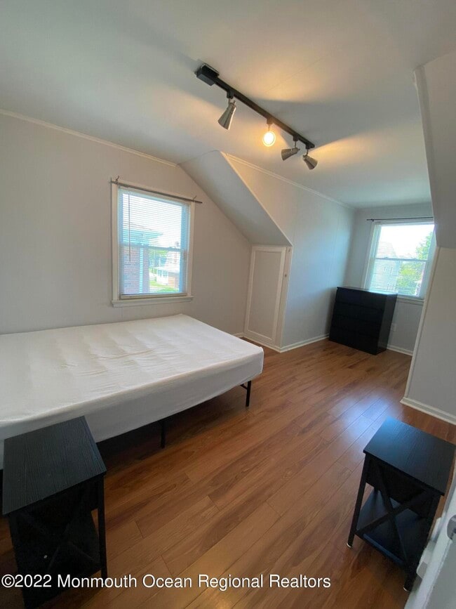 9 Howland Ave