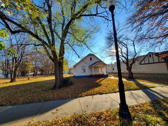 Building Photo - Great Central location home!  - Nice home ...